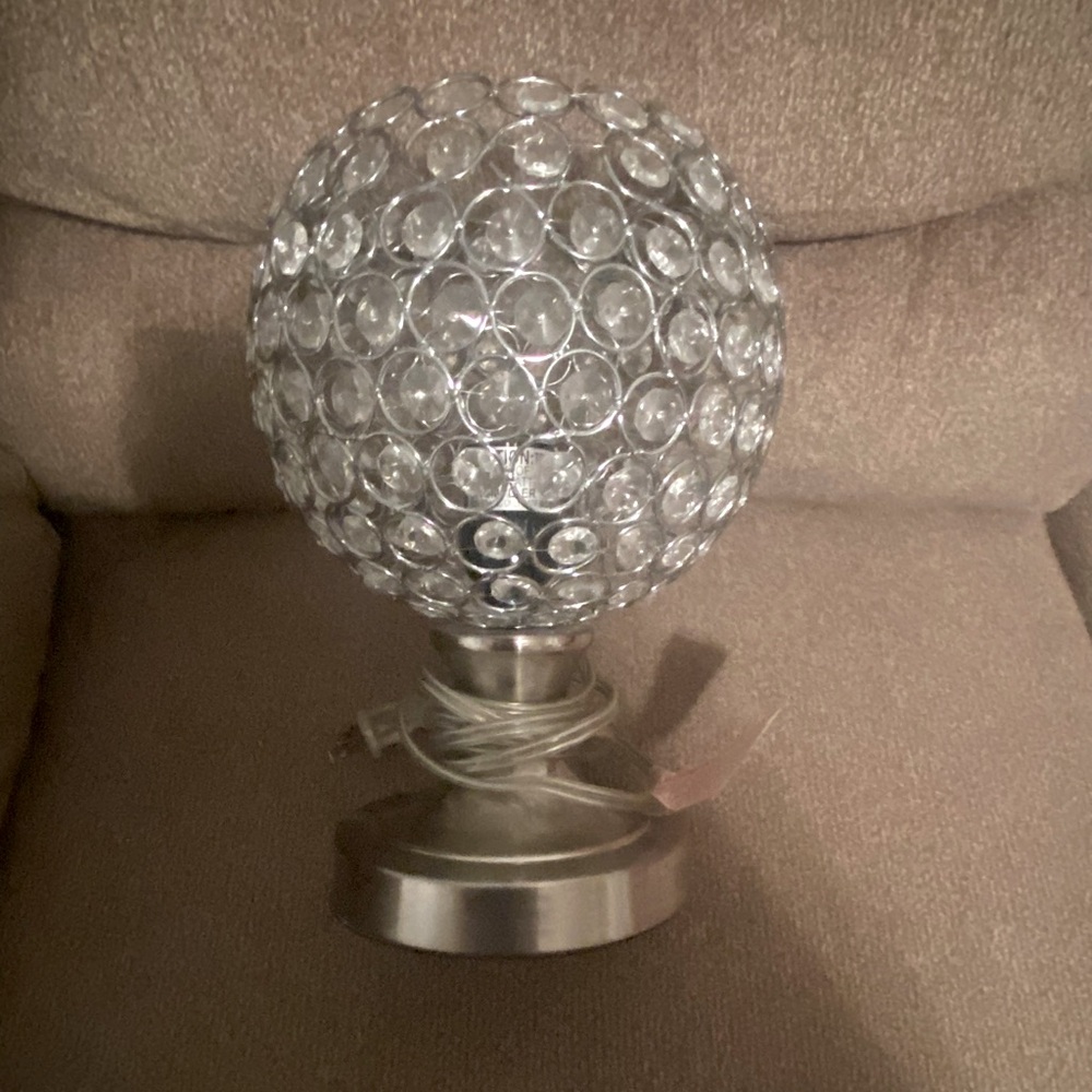 Crystal Globe Table Lamp. NWT. Beautiful! 💫